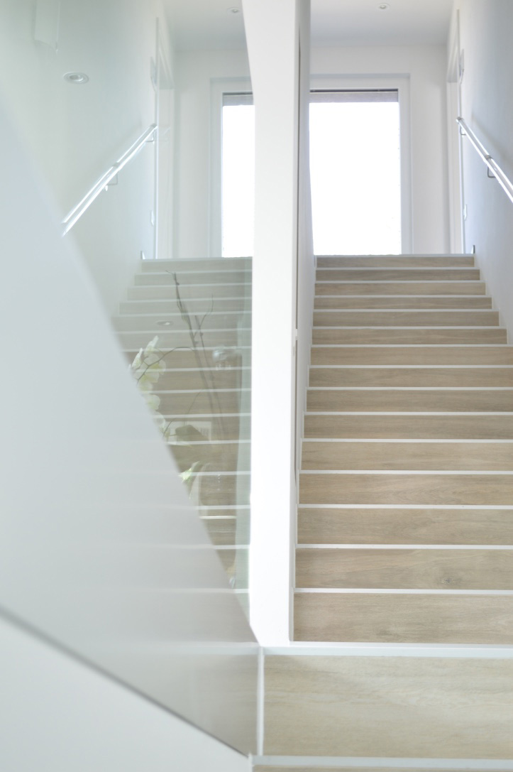 Villa-individuelle-à-Corminboeuf_Intérieur-escalier_161007.jpg
